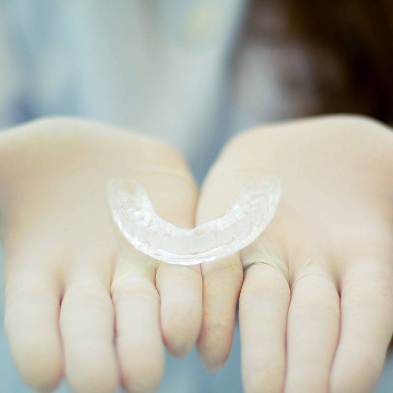 A clear orthodontic aligner tray